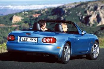 Mazda MX-5 (2001 – 2004) – fotka 2