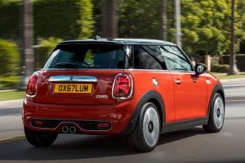 Mini One First trojdverový hatchback – fotka 5