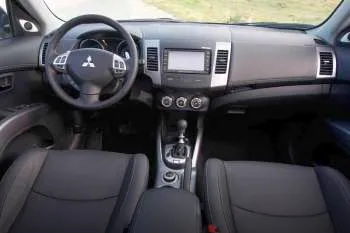 Mitsubishi Outlander (2010 – 2013) – fotka 9
