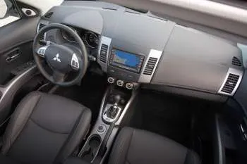 Mitsubishi Outlander (2010 – 2013) – fotka 11