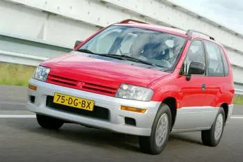 Mitsubishi Space Runner (1999 – 2002) – fotka 3