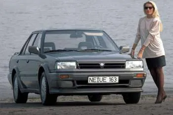 Nissan Bluebird sedan (1988 – 1990) – fotka 2