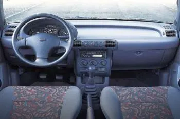 Nissan Micra päťdverový hatchback (1996 – 1998) – fotka 4