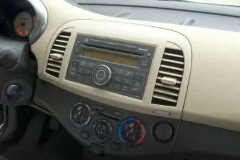 Nissan Micra 1.2 65hp Acenta trojdverový hatchback – fotka 3