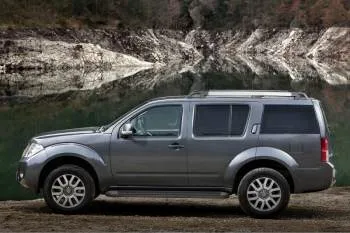 Nissan Pathfinder Van (2012 – 2014) – fotka 10