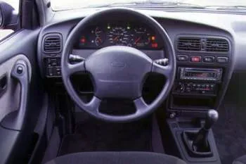 Nissan Primera sedan (1994 – 1996) – fotka 4