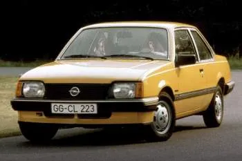 Opel Ascona 1.8 E dvojdverový sedan – fotka 2