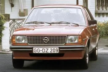Opel Ascona 2.0 S štvordverový sedan – fotka 3