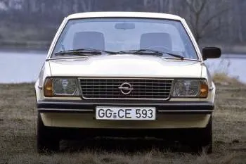 Opel Ascona 2.0 S štvordverový sedan – fotka 7