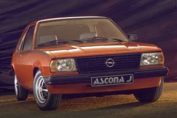 Opel Ascona dvojdverový sedan (1975 – 1981) – fotka 3