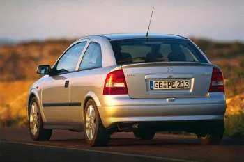 Opel Astra 1.7 CDTi Sport Edition II trojdverový hatchback – fotka 5