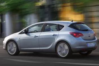 Opel Astra (2009 – 2012) – fotka 10