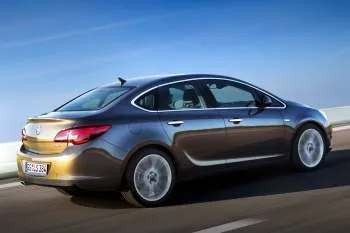 Opel Astra (2012 – 2016) – fotka 11
