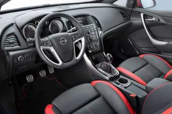Opel Astra GTC (2012 – 2017) – fotka 2