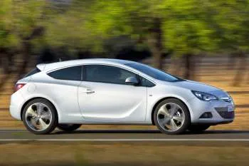 Opel Astra GTC (2012 – 2017) – fotka 3