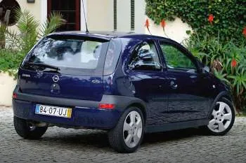 Opel Corsa trojdverový hatchback (2000 – 2003) – fotka 12