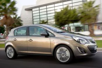 Opel Corsa päťdverový hatchback (2011 – 2015) – fotka 8