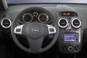 Opel Corsa päťdverový hatchback (2011 – 2015) – fotka 10