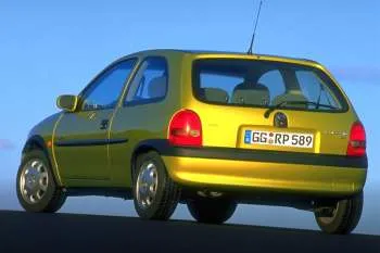 Opel Corsa 1.6 GSi 16V trojdverový hatchback – fotka 2