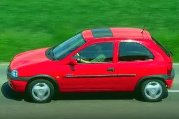 Opel Corsa 1.6 GSi 16V trojdverový hatchback – fotka 3