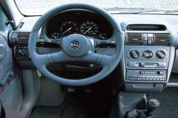 Opel Corsa trojdverový hatchback (1993 – 1997) – fotka 4