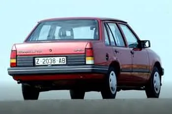 Opel Corsa štvordverový sedan (1985 – 1990) – fotka 2