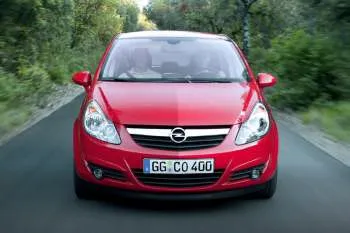 Opel Corsa päťdverový hatchback (2006 – 2010) – fotka 2