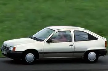 Opel Kadett trojdverový hatchback (1989 – 1991) – fotka 10