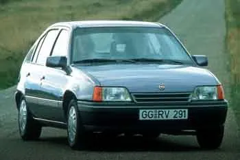 Opel Kadett päťdverový hatchback (1989 – 1991) – fotka 2