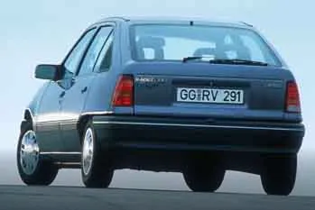 Opel Kadett päťdverový hatchback (1989 – 1991) – fotka 4