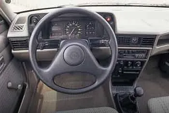 Opel Kadett päťdverový hatchback (1989 – 1991) – fotka 5