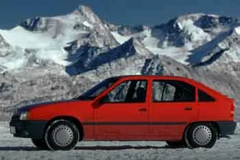 Opel Kadett päťdverový hatchback (1984 – 1989) – fotka 3