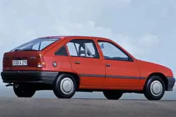Opel Kadett päťdverový hatchback (1984 – 1989) – fotka 5