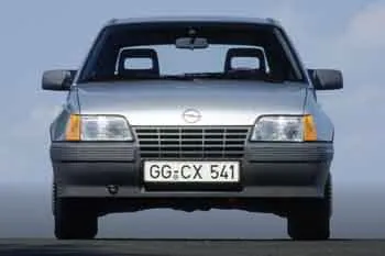 Opel Kadett päťdverový hatchback (1984 – 1989) – fotka 7