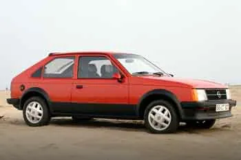 Opel Kadett trojdverový hatchback (1979 – 1984) – fotka 2
