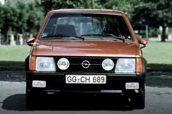 Opel Kadett trojdverový hatchback (1979 – 1984) – fotka 5