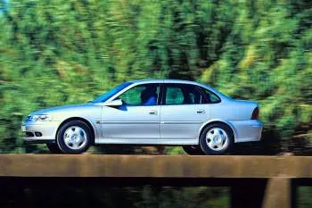 Opel Vectra sedan (1999 – 2002) – fotka 3