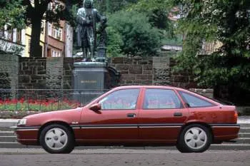 Opel Vectra 2.0i-16V CDX hatchback – fotka 2