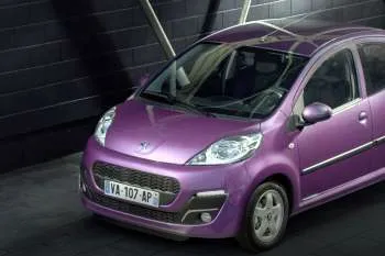 Peugeot 107 päťdverový hatchback (2012 – 2014) – fotka 2