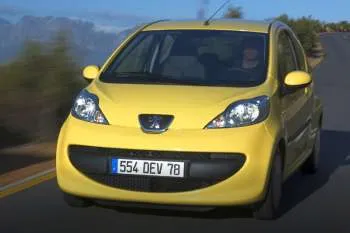 Peugeot 107 trojdverový hatchback (2005 – 2008) – fotka 10