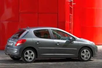 Peugeot 207 Feline 1.6 HDiF 110hp päťdverový hatchback – fotka 4
