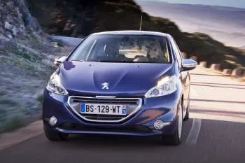 Peugeot 208 trojdverový hatchback (2012 – 2015) – fotka 8