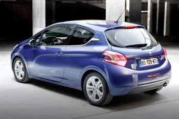 Peugeot 208 trojdverový hatchback (2012 – 2015) – fotka 12