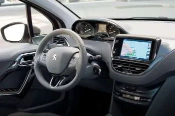 Peugeot 208 päťdverový hatchback (2012 – 2015) – fotka 9