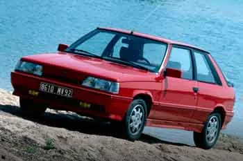 Renault 11 trojdverový hatchback