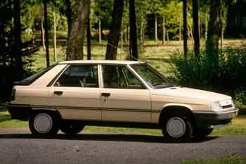 Renault 11 päťdverový hatchback (1986 – 1988) – fotka 2