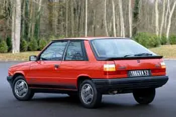 Renault 11 trojdverový hatchback (1983 – 1986) – fotka 2