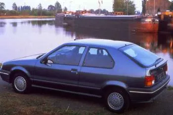 Renault 19 trojdverový hatchback (1988 – 1992) – fotka 4