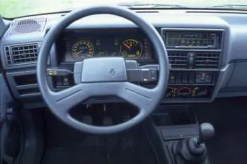 Renault 19 trojdverový hatchback (1988 – 1992) – fotka 5