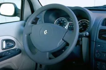 Renault Clio 1.2 16V Expression päťdverový hatchback – fotka 8